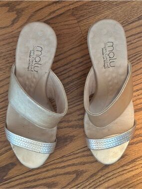 Malu Super Comfort Gold Metallic Low Wedge Slide Sandals - Women's Size 8